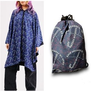 Fashionable reversible poncho with carrying pouch Blue print/Solid Black
